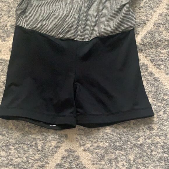 Aventura Gray and White Striped Kineta Skort with Front Pockets Sz XS - Picture 6 of 11